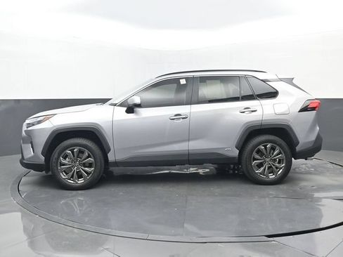 Used 2022 Toyota RAV4 XLE Premium AWD/4WD image 24