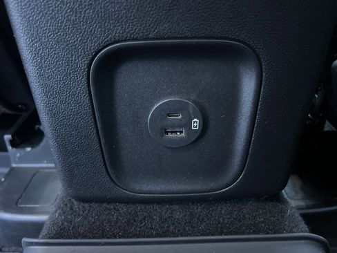 Used 2022 Ford Escape SE w/ SE Sport Appearance Package image 19