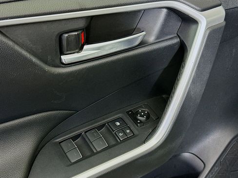 Used 2022 Toyota RAV4 XLE Premium image 15