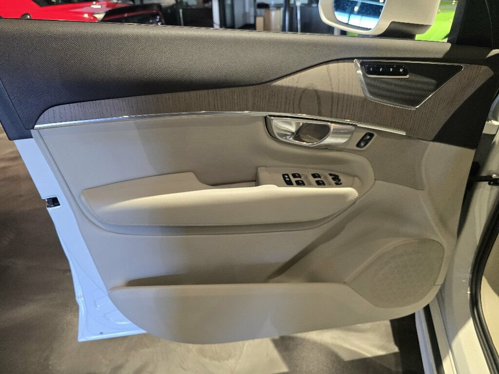 Used 2024 Volvo XC90 T8 Plus w/ Protection Package Premier AWD/4WD image 16