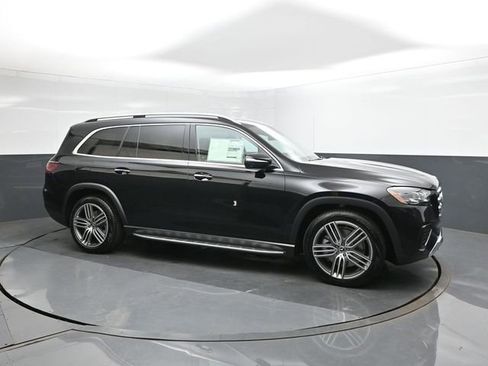 New 2026 Mercedes-Benz GLS 450 4MATIC image 17