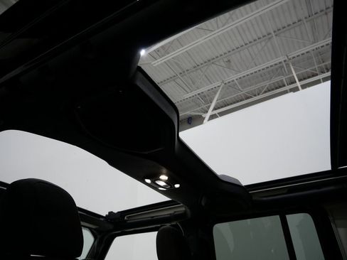 Used 2022 Jeep Wrangler Unlimited Sport image 4