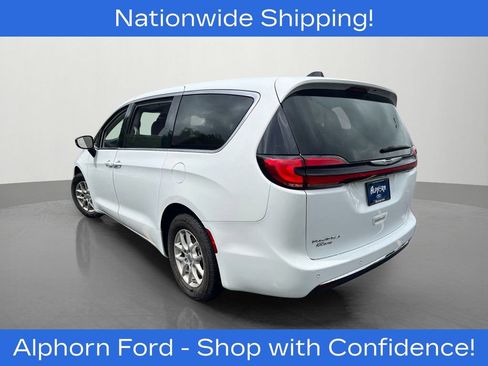 Used 2024 Chrysler Pacifica Touring-L FWD image 4