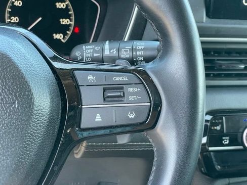 Used 2025 Honda Pilot EX-L image 16