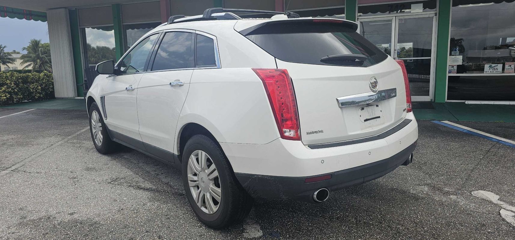 Used 2016 Cadillac SRX Luxury FWD image 3