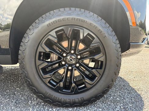 Used 2026 Chevrolet Suburban Z71 w/ Comfort Package AWD/4WD image 27