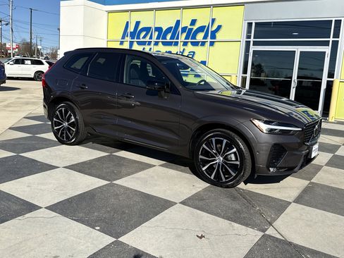 Used 2025 Volvo XC60 B5 Plus image 2