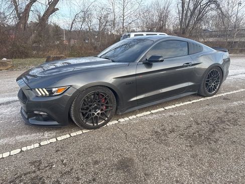 Used 2015 Ford Mustang GT image 3