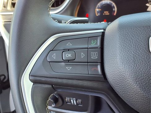 Used 2024 Jeep Grand Cherokee Laredo RWD image 16