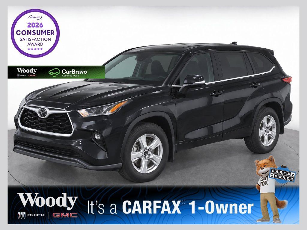 Used 2024 Toyota Highlander LE AWD/4WD image 1