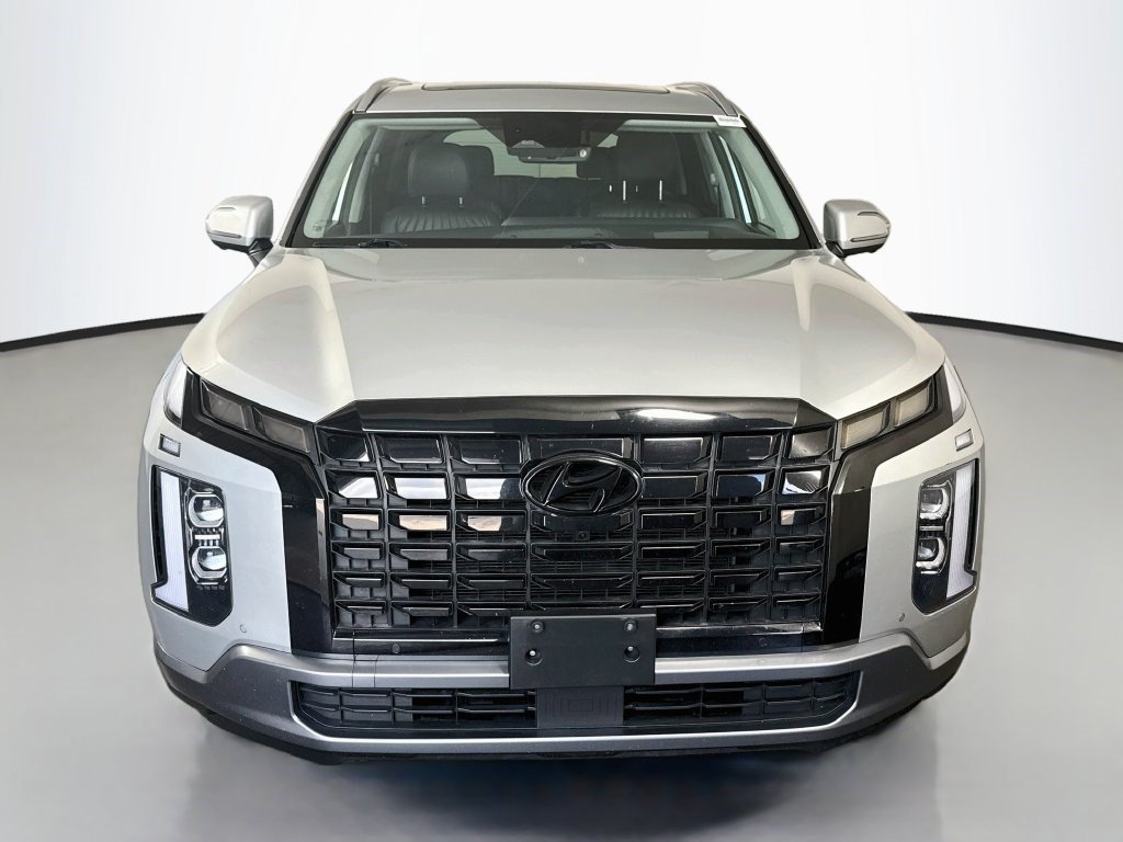 Used 2024 Hyundai Palisade Limited FWD image 2