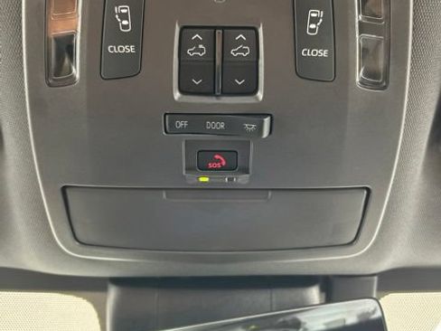 Used 2024 Toyota Sienna Platinum AWD/4WD image 19