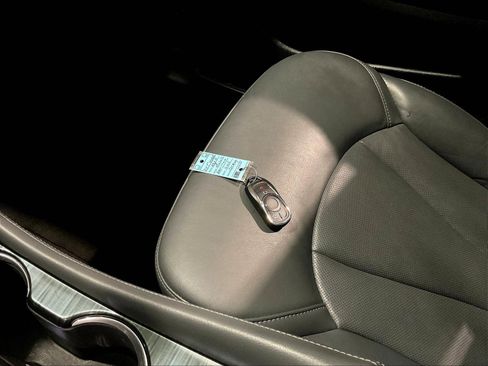 Used 2020 Buick Envision Essence FWD image 33
