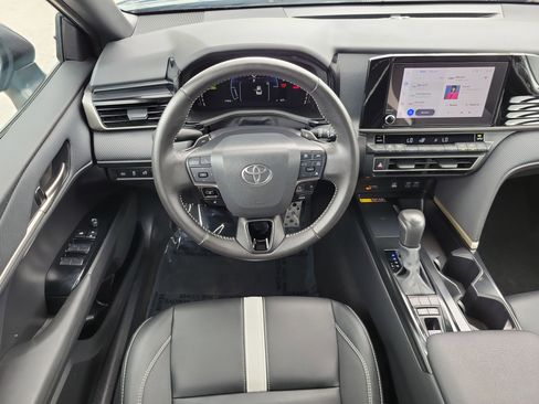 Used 2025 Toyota Camry SE FWD image 18