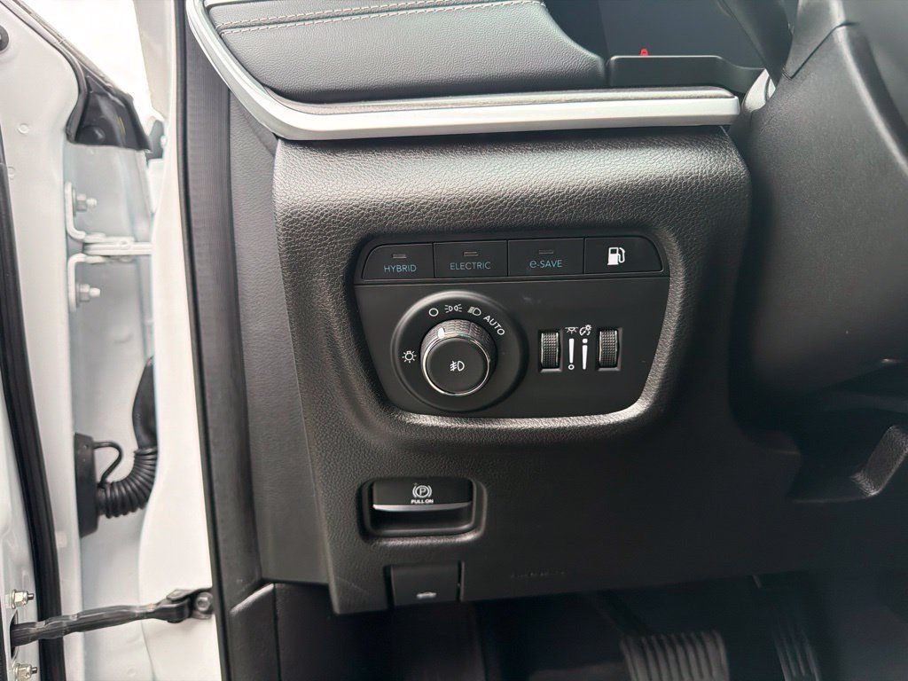 Used 2024 Jeep Grand Cherokee Limited 4xe AWD/4WD image 14