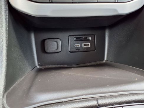 Used 2023 GMC Acadia SLT AWD/4WD image 10