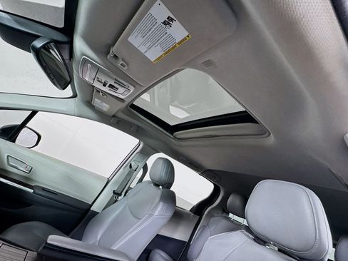 Certified 2021 Toyota Sienna XLE FWD image 14
