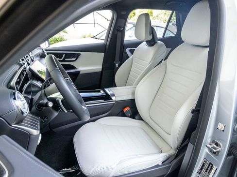 Used 2026 Mercedes-Benz GLC 300 image 13