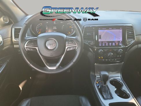 Used 2019 Jeep Grand Cherokee Laredo w/ Laredo X Package image 11