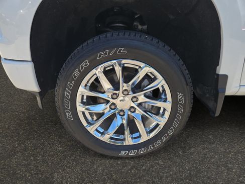 Used 2022 Chevrolet Silverado 1500 RST w/ Convenience Package II AWD/4WD image 14