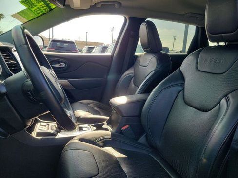 Used 2019 Jeep Cherokee Limited FWD image 16