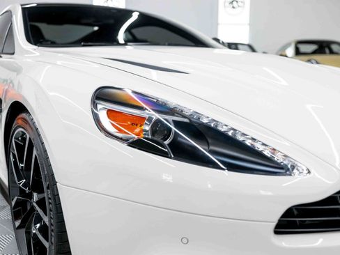 Used 2016 Aston Martin Vanquish Coupe image 14