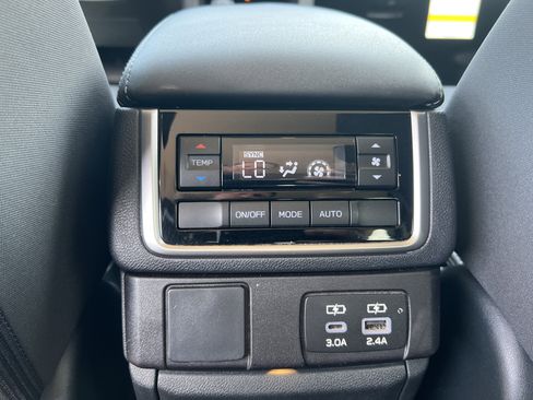 Used 2023 Subaru Ascent Premium w/ Convenience Package AWD/4WD image 24