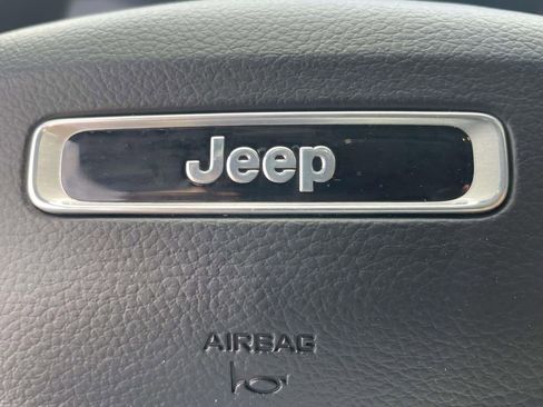Used 2023 Jeep Grand Cherokee Limited AWD/4WD image 21