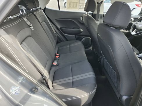 Used 2025 Hyundai Venue SEL FWD image 18