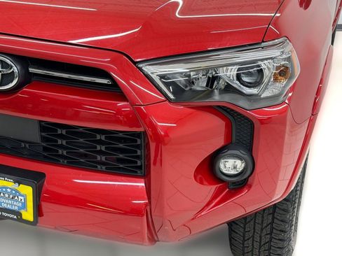 Used 2021 Toyota 4Runner SR5 Premium w/ Moonroof Package AWD/4WD image 9