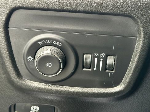 Used 2024 Jeep Grand Cherokee L Limited w/ Luxury Tech Group II AWD/4WD image 34