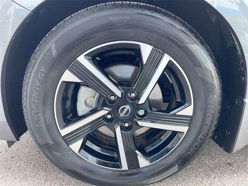 Used 2025 Nissan Sentra SV w/ Trunk Package image 30