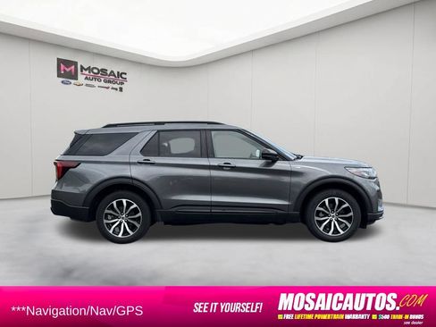 Used 2025 Ford Explorer ST-Line AWD/4WD image 8