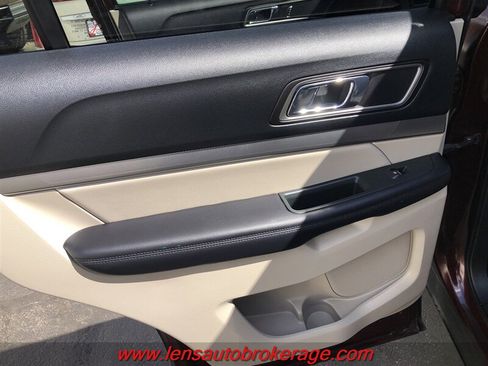 Used 2018 Ford Explorer XLT w/ Equipment Group 201A FWD image 16
