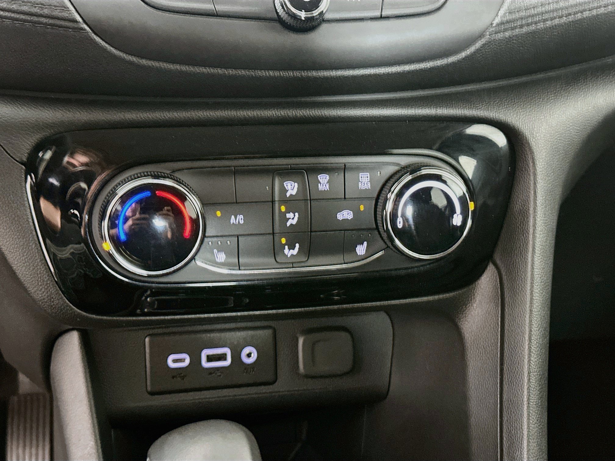 Used 2023 Buick Encore GX Preferred w/ Cold Weather Comfort Package FWD image 22