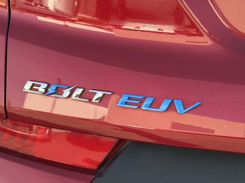 Used 2022 Chevrolet Bolt EUV Premier w/ Sun & Sound Package image 23