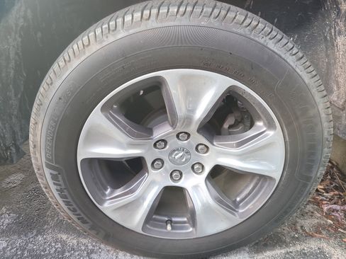 Used 2020 RAM 1500 Laramie AWD/4WD image 7