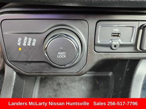 Used 2019 Jeep Renegade Latitude AWD/4WD image 21