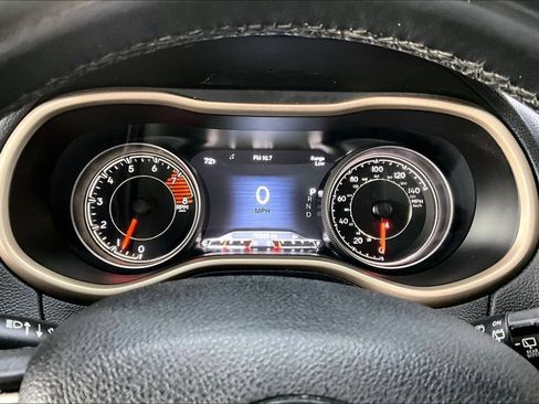 Used 2016 Jeep Cherokee Limited w/ Luxury Group AWD/4WD image 12