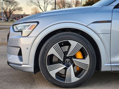 Used 2022 Audi e-tron Premium Plus image 8