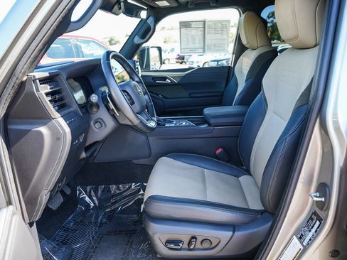Used 2024 Lexus GX 550 AWD/4WD image 17