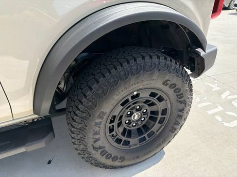 Used 2026 Ford Bronco 2-Door w/ Sasquatch Package AWD/4WD image 19