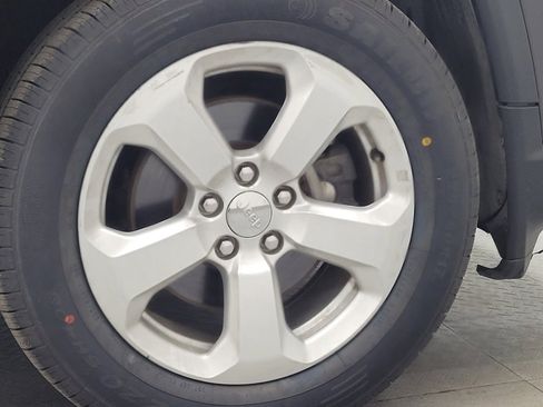 Used 2019 Jeep Compass Latitude FWD image 31
