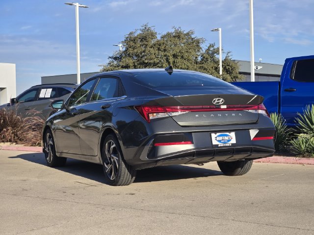 Certified 2025 Hyundai Elantra SEL FWD image 3
