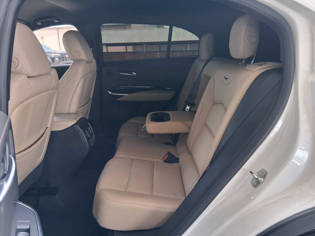 Used 2024 Cadillac XT4 Luxury w/ LPO, Floor Liner Package FWD image 22