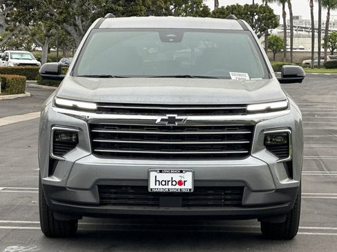 New 2025 Chevrolet Traverse LT w/ Enhanced Driving Package image 9