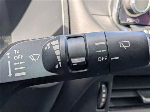 Used 2023 Nissan Rogue S image 11