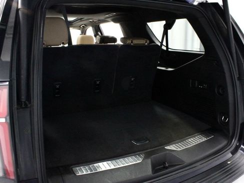 Used 2021 Chevrolet Suburban Premier w/ Premium Package AWD/4WD image 14