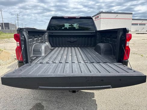 Used 2022 Chevrolet Silverado 1500 RST w/ Z71 Off-Road Package AWD/4WD image 9