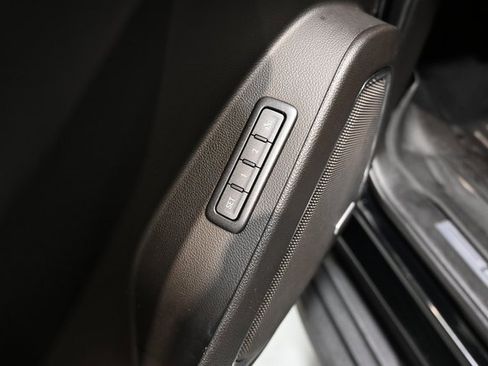 Used 2018 Chevrolet Suburban LT image 28